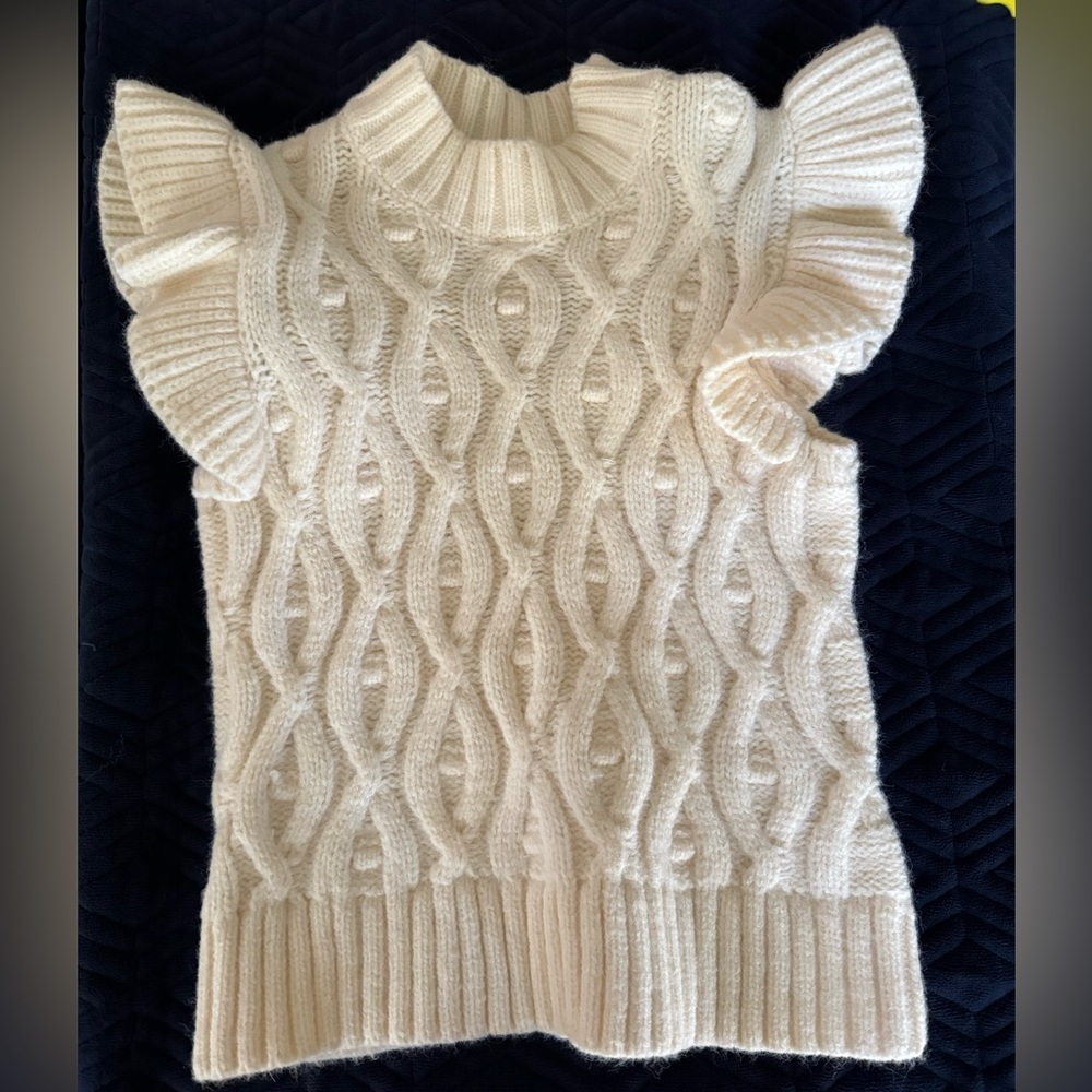 Short Sleeve Sweater Top - Size small